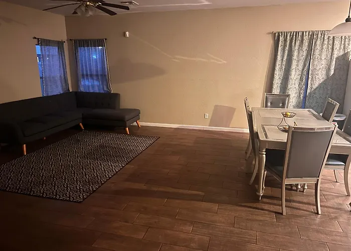 West Value 2 Bennet Homestay Phoenix